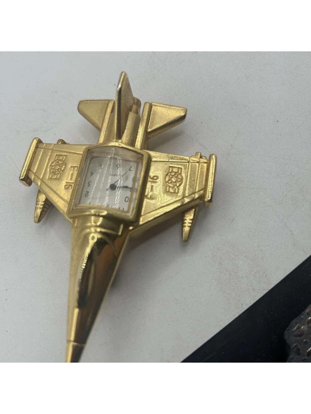RARE - F-16 US ARMY AIR FORCE JET PLANE GOLD TONE TABLE CLOCK